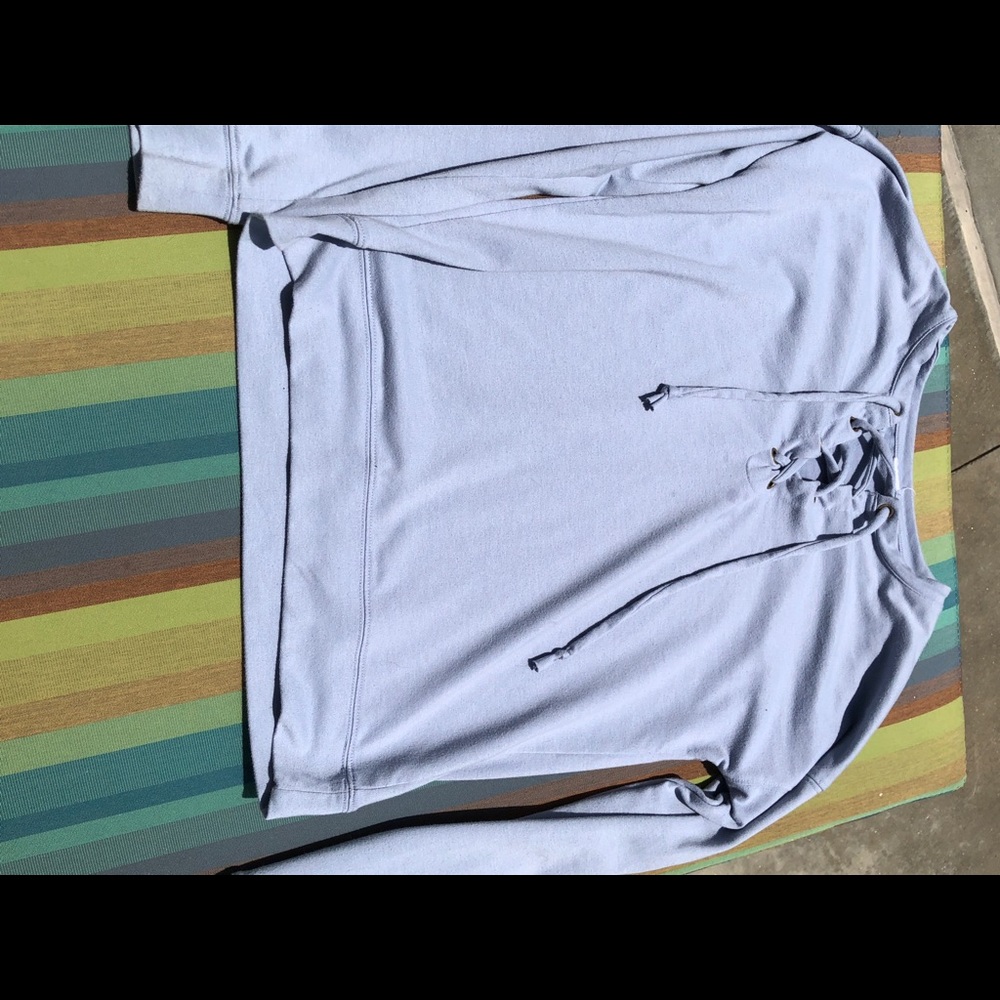 Light blue sweatshirt with cool tie design!